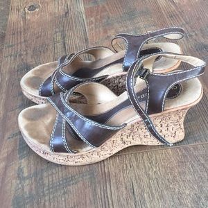 🌷Brown Wedge Heels